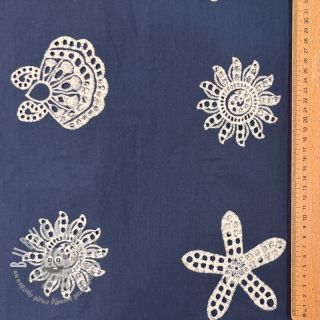 Tessuto di cotone EMBROIDERY Sea ornaments navy