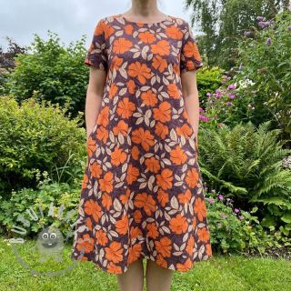 Tessuto di cotone SATIN Autumn flowers dark brown