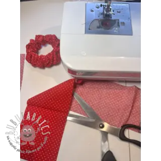 Tessuto di cotone Petit dots red